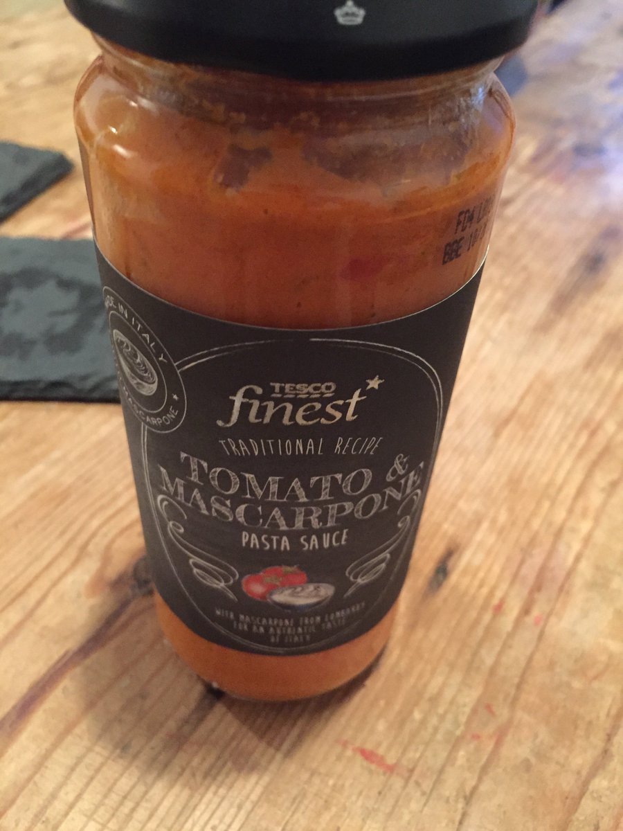 jsmart90's tweet photo. When you're chin wagging in Tesco's and forget your pasta sauce @thomas_whybourn finds your address and delivers it to your door 😂What a guy https://t.co/0oEEsObEXH