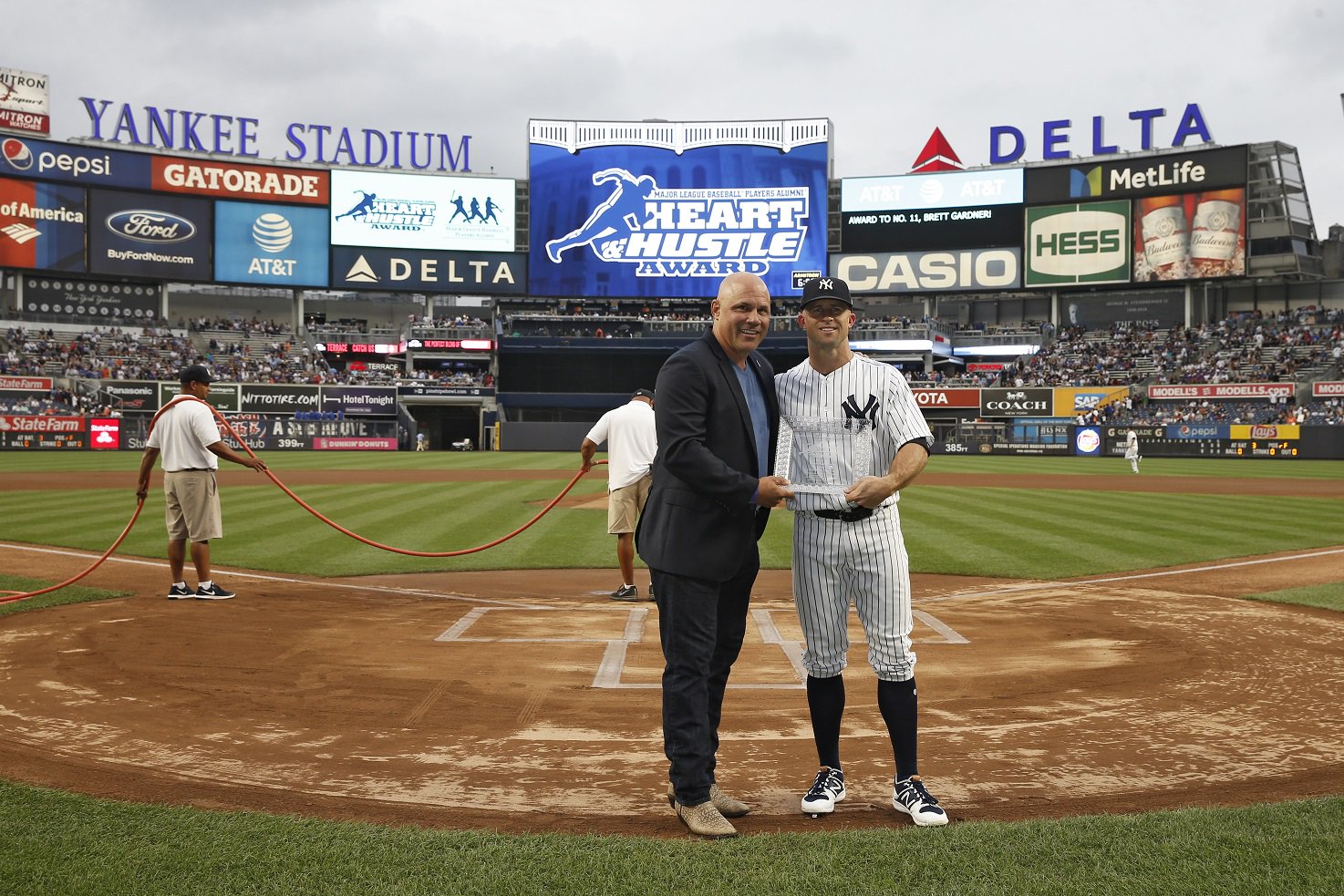 Happy birthday to 2017  Award winner, Brett Gardner! Enjoy your day, Brett! 