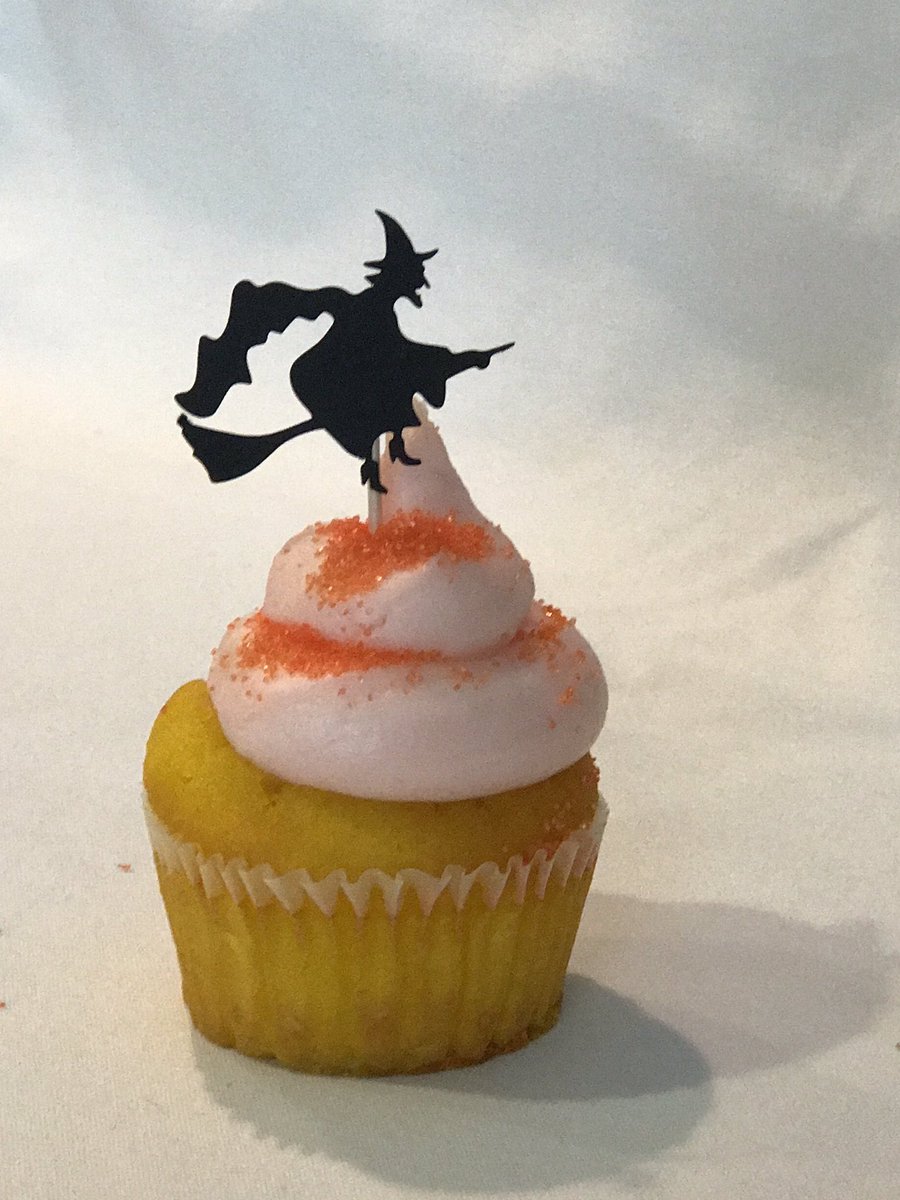 simply_by_jen's tweet photo. Get you Halloween cupcake toppers today! Link in bio. https://t.co/GEOwAEx5Rt