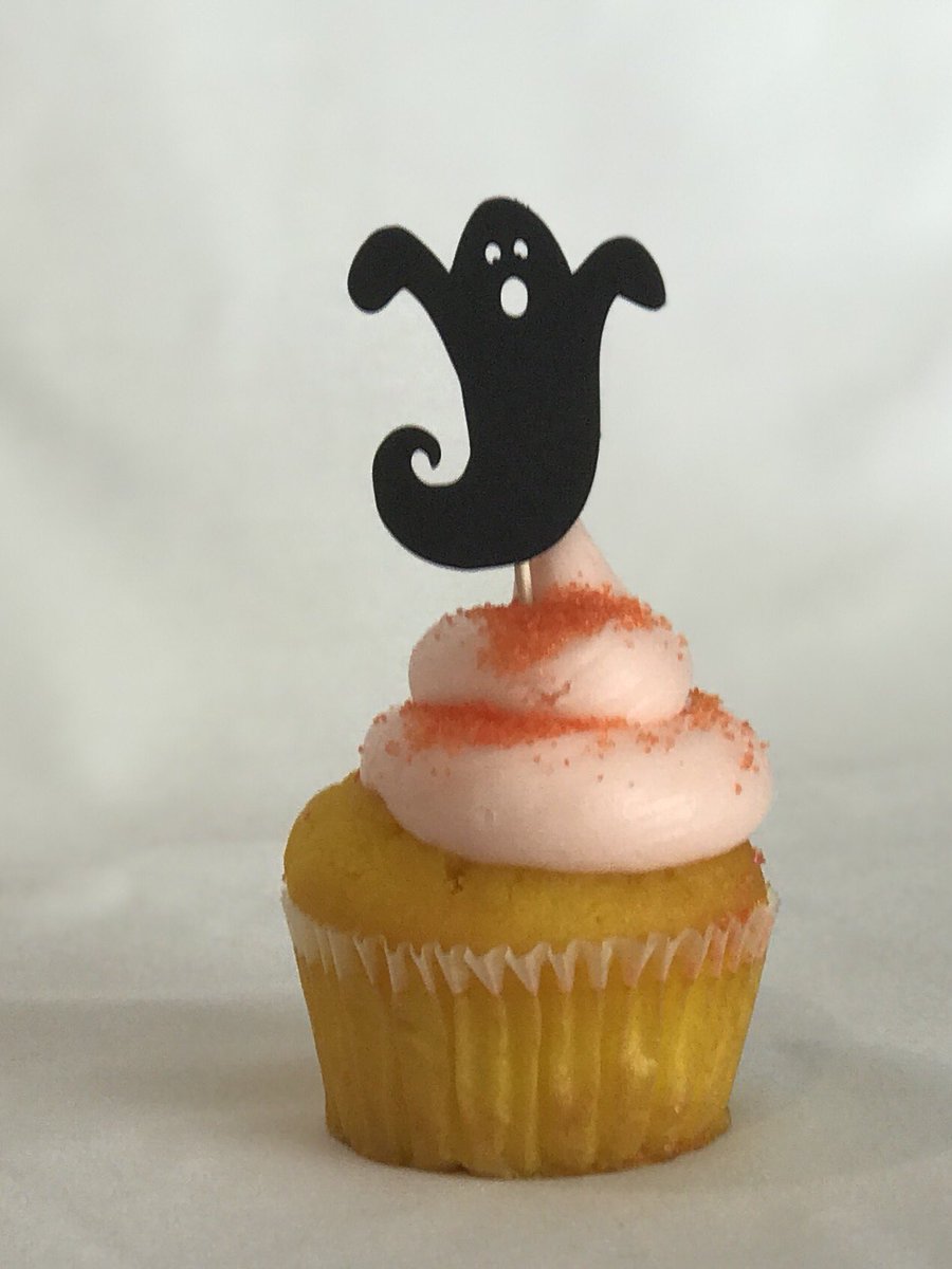 simply_by_jen's tweet photo. Get you Halloween cupcake toppers today! Link in bio. https://t.co/GEOwAEx5Rt