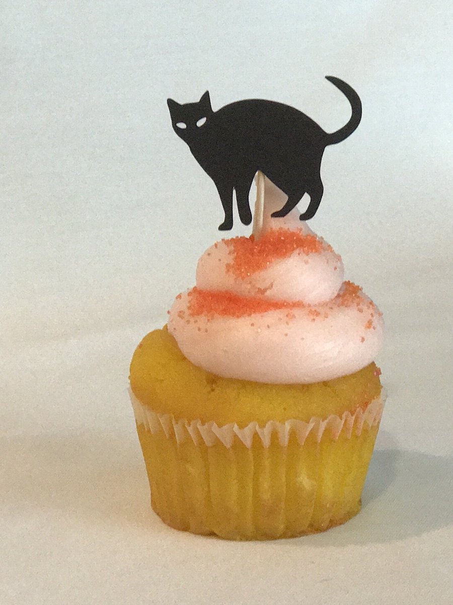 simply_by_jen's tweet photo. Get you Halloween cupcake toppers today! Link in bio. https://t.co/GEOwAEx5Rt
