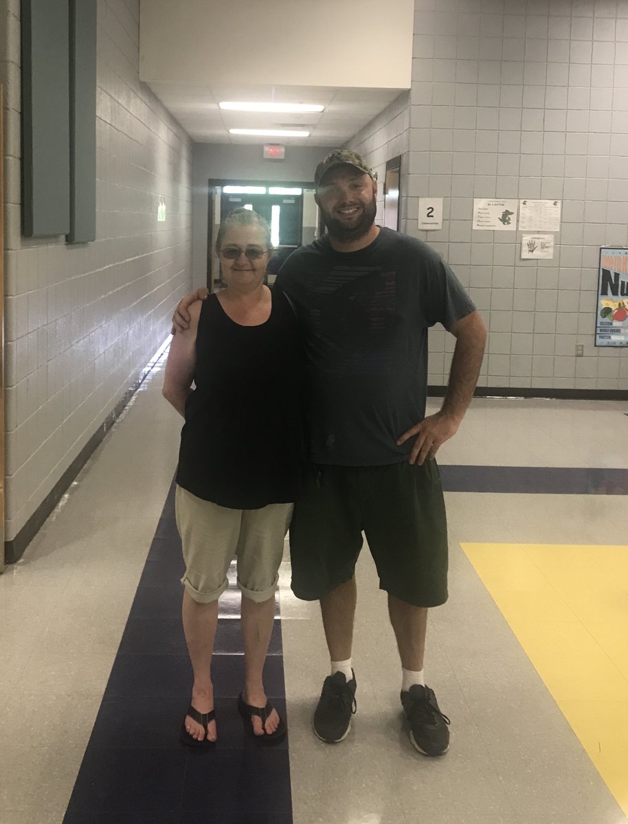 parkss12's tweet photo. So Proud of Everyone at @Lincoln_RCS Your school looks Amazing! #backtoschool2017 @RCS_NC https://t.co/026lnhgKTB