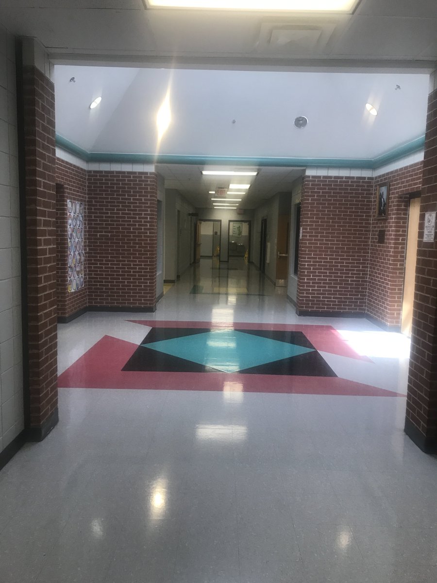parkss12's tweet photo. So Proud of Everyone at @Lincoln_RCS Your school looks Amazing! #backtoschool2017 @RCS_NC https://t.co/026lnhgKTB