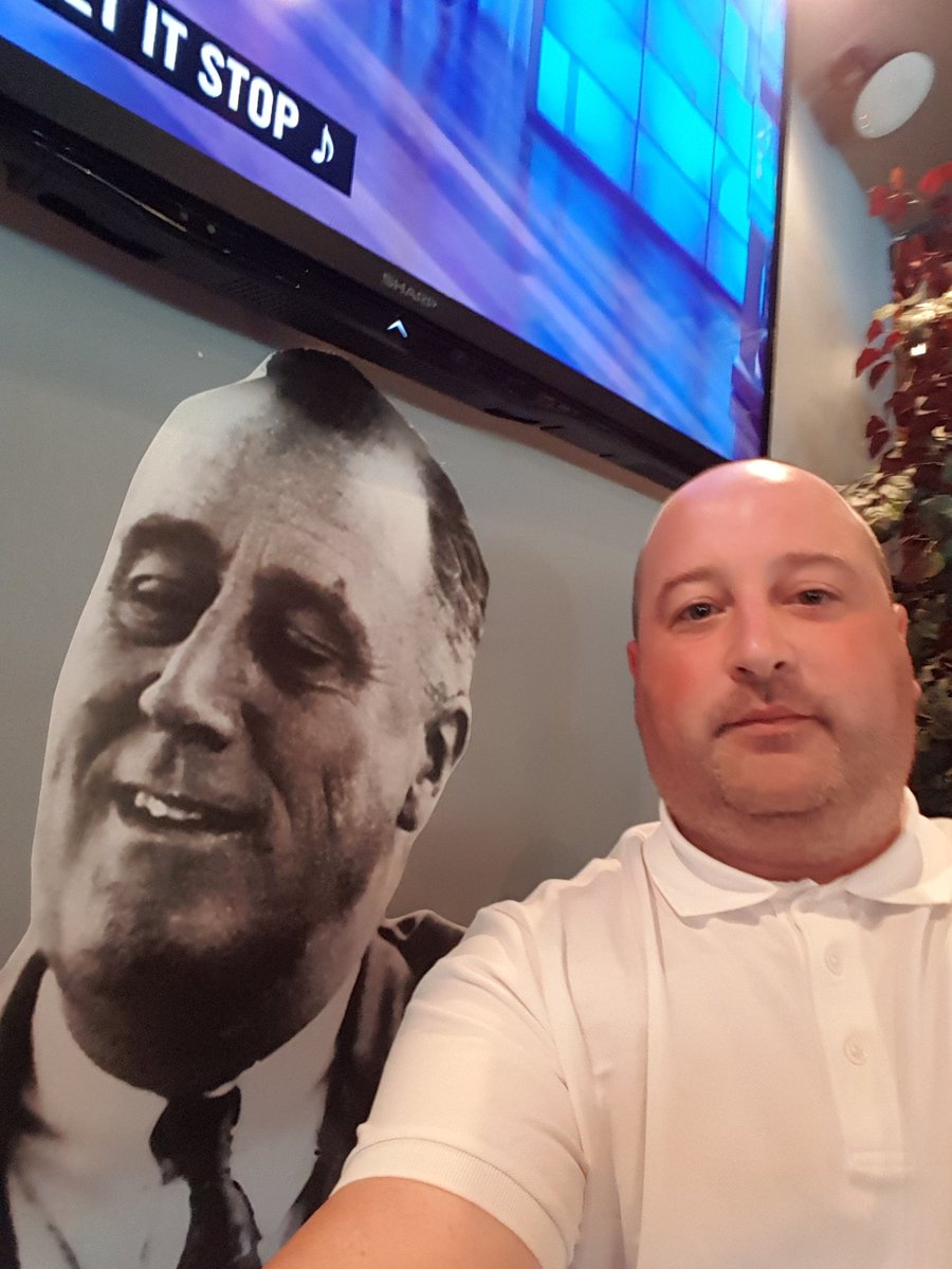 Smileyriley1's tweet photo. Chill in with the main man at Hyde park brewing company #hydeparkbrewingco
#itsabeerthing
#englishmaninnewyork https://t.co/2B20sYwug6