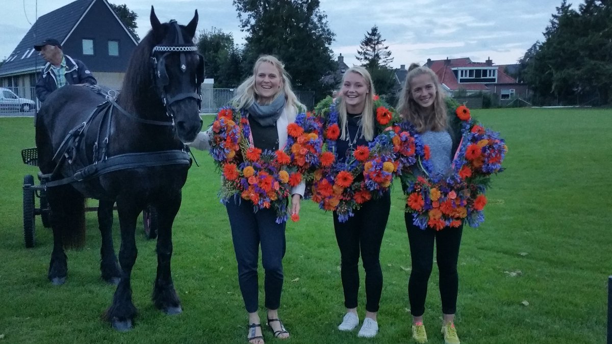 Efkes mei hynder Berber op de foto! Nei in moaie rûnrit no de huldiging yn Wommels