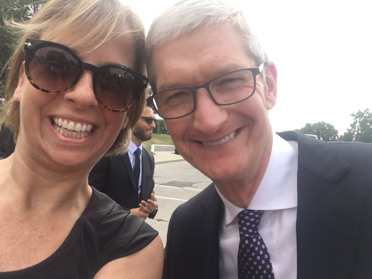 igdesign's tweet image. Best day ever. Met @tim_cook while he was in Des Moines announcing the new @Apple data center. #groupie #bestdayever #lovemyjob