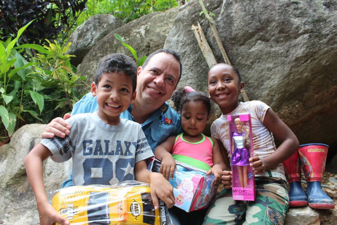 RMarcoTorres's tweet photo. La Revolución está con el pueblo humilde y luchador. Ahí con ellos está el alma y la esencia del Gigante Chávez #VenezuelaLibreDeOdio https://t.co/TylT9jSjNs