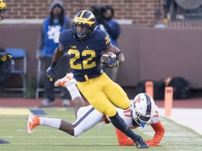 umichLSA's tweet photo. #LSAstudent and @UMichFootball player Karan Higdon started Empire for the Youth to help at-risk k-12 students: https://t.co/KoKTFZQtiz https://t.co/aaB0nqhVT6
