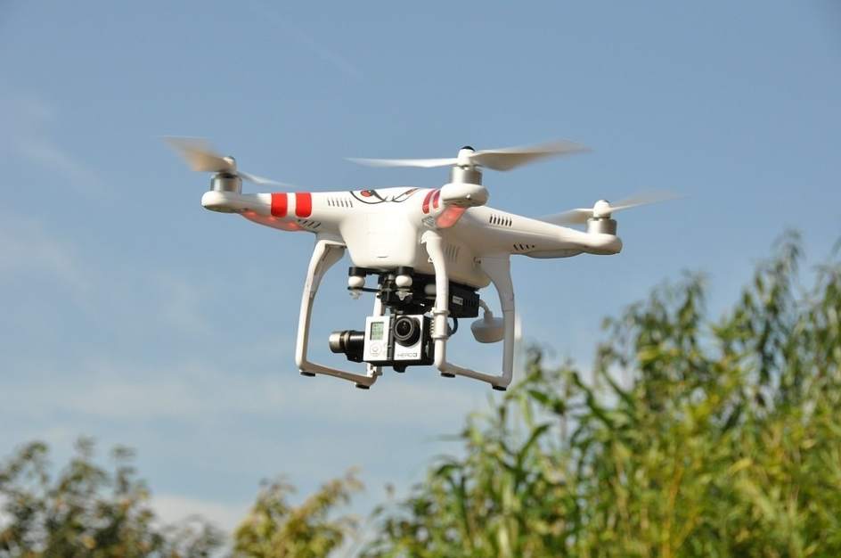 news24tvchannel's tweet photo. Government to issue draft regulation on drone usage #Government #Droneusage https://t.co/ixu43Hl3Rf https://t.co/kw2VeDTEPC