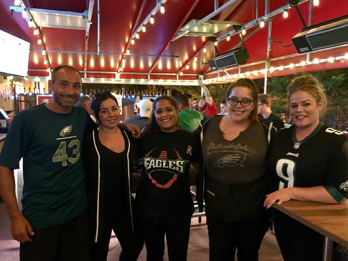 Steppys's tweet photo. It’s a great night to enjoy $2.25 Bud or Bud Light Pints with ½ price wings on our deck!! #beautifulout #summernight #beerandwings https://t.co/wIqC2h7zef