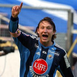 FarOutFootball's tweet photo. Happy birthday Kim 🎉🎂#Kimkallstrom #faroutbirthday #kongokim @DIF_Fotboll @staderennais @OL https://t.co/V98M28mrB5