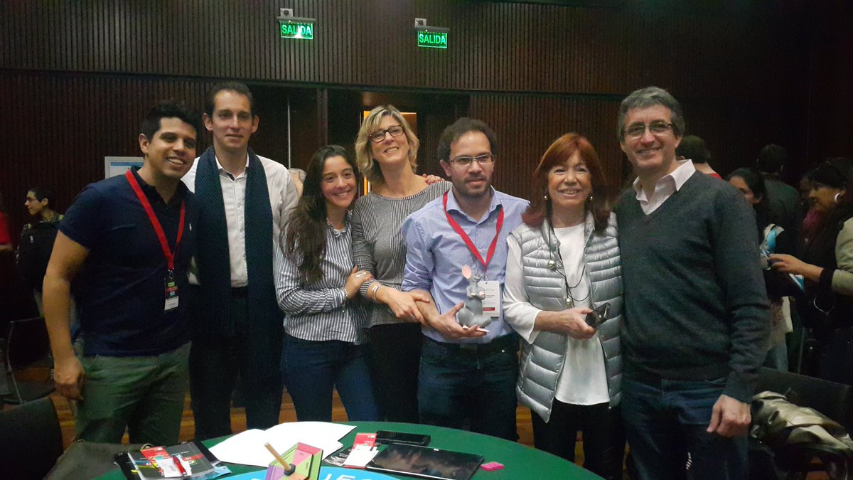 MuxbitCo's tweet photo. Así estuvo la mesa uno de ideas en juego. Hablando finalmente de "objetos comunicantes". #tribuka #RedPop2017 https://t.co/Rq3inqNKIZ