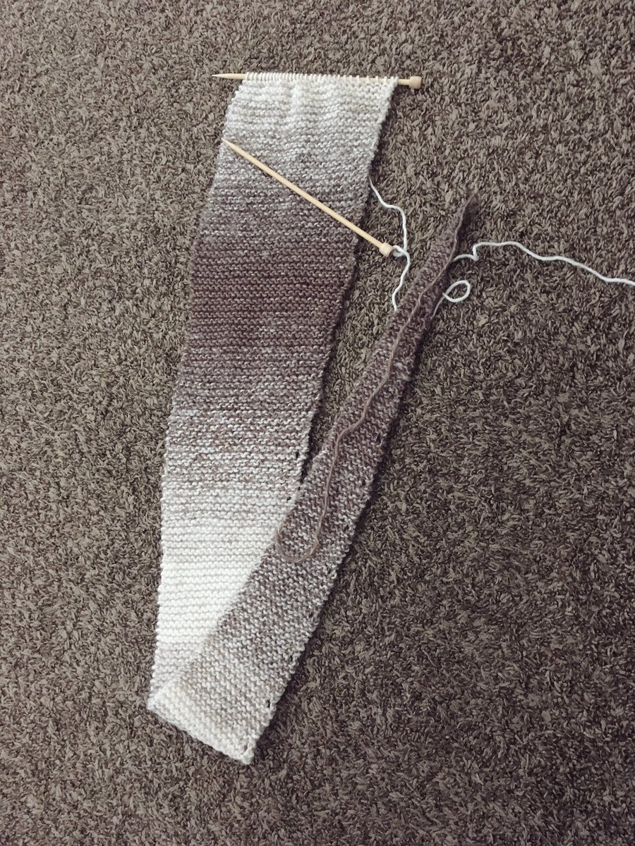 OwlLeeCec's tweet photo. Why am I not even ½ way done with this scarf?? 😩😩

#knittingprobs #wip @LionBrandYarn https://t.co/TOsoWclTqQ