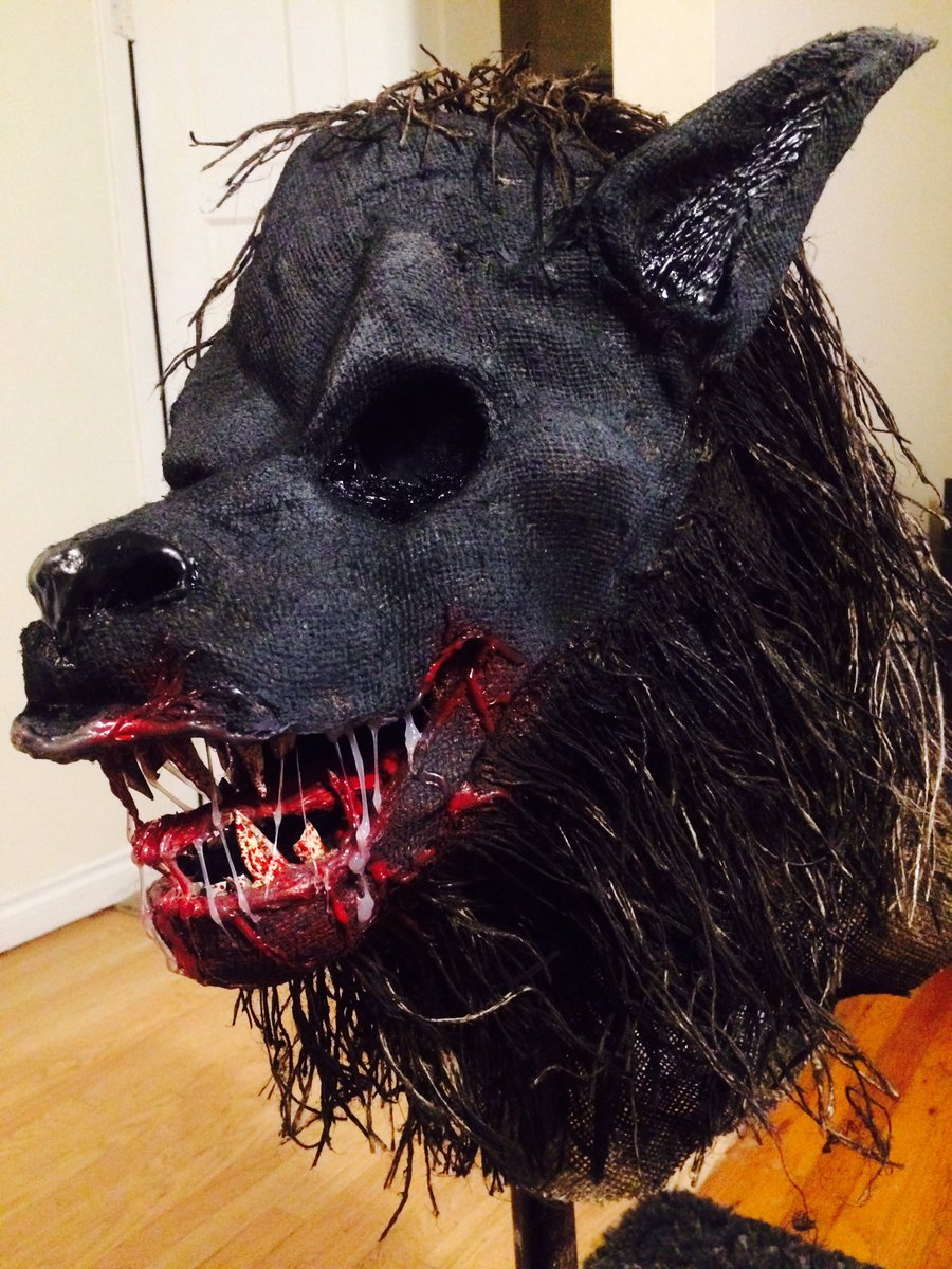 AaronNobess's tweet photo. The Lycan is coming along nicely! #underworld #Werewolf #cryptskinproject #burlapart #horrorfanfilms #masks #entrepreneur #homebusiness https://t.co/rHIKClGkNB