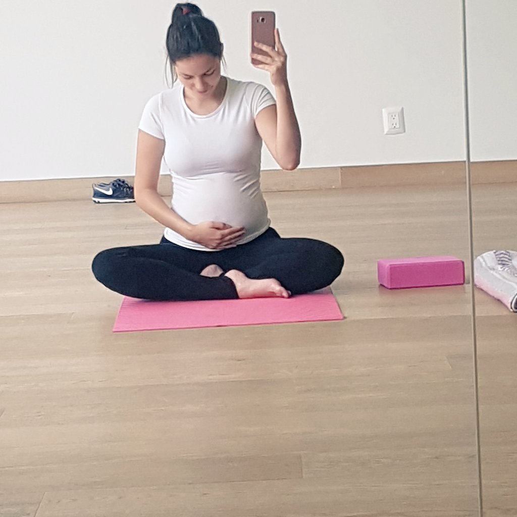 alejandrarobsg's tweet photo. Yoga con mamá #pregnancy #momtobe #pregnant #Thiago #bebedelamor https://t.co/0hlT4S4rZz