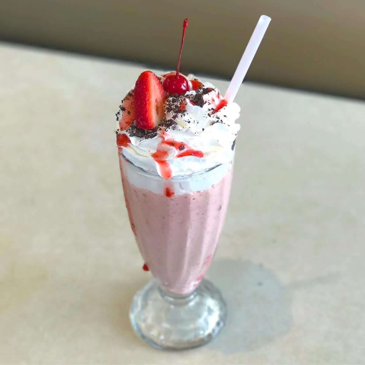 MelsDriveIn's tweet photo. Feeling sweet? Try our sweetheart milkshake our classic Strawberry Shake mixed with crumbled #Oreos! Deeelicious! #milkshake #MelsMilkshakes https://t.co/845rG7Y3Lp