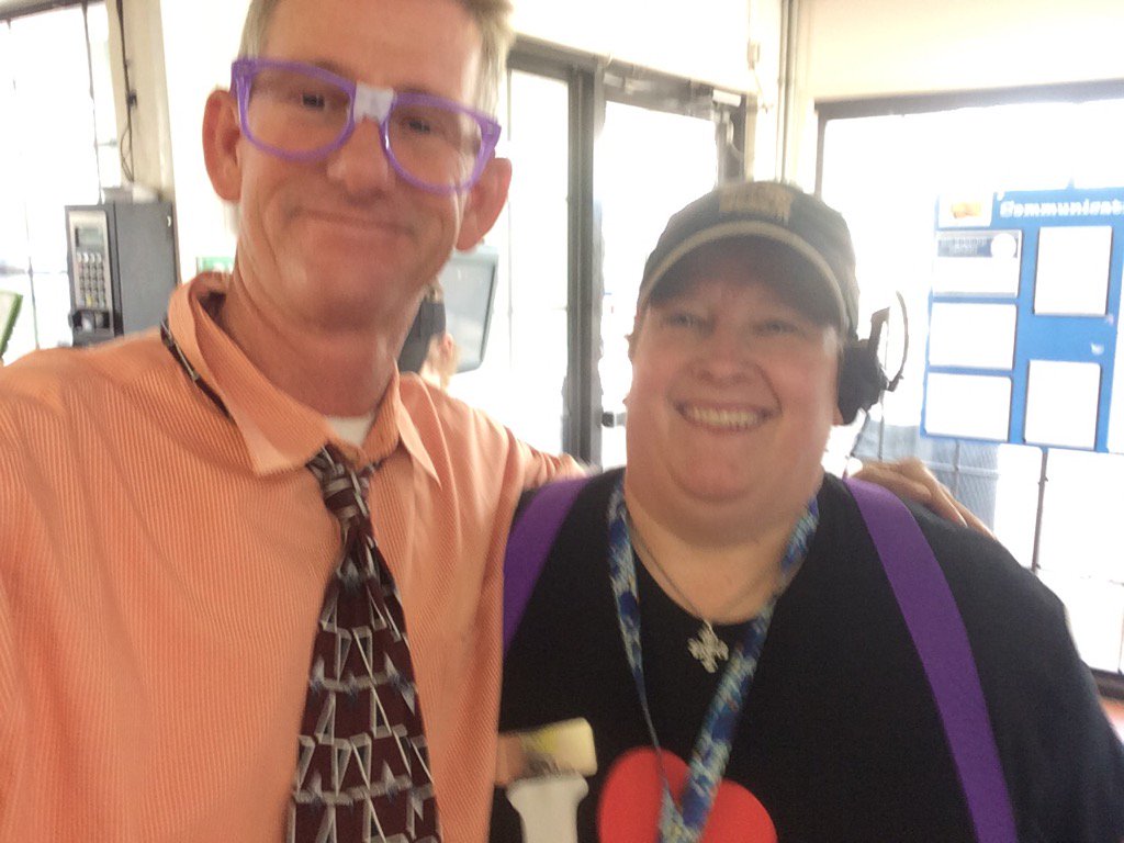SRImitchell's tweet image. Karla in great spirits with her suspenders!!
Our newest team leader getting it done!!
#sritulsa