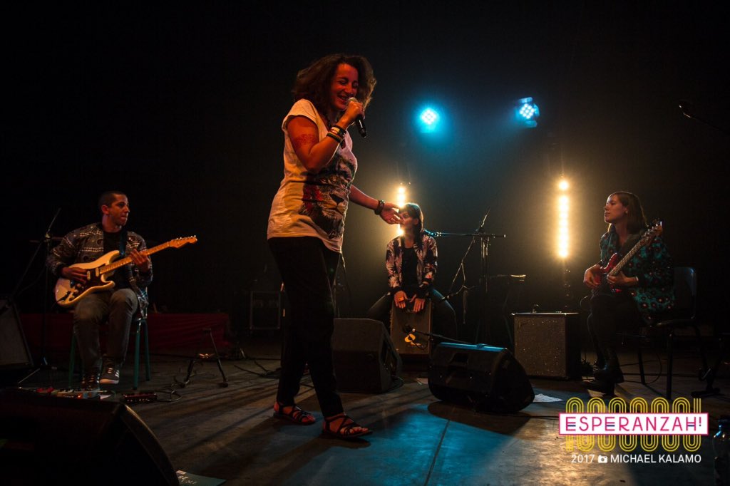 TakeOffRecord's tweet image. La Team Joyslampoésie à @esperanzah ✨ de belles choses arrivent ☝🏽️ #onstage #music #poetry #festivalesperanzah #guitarplayer #fender