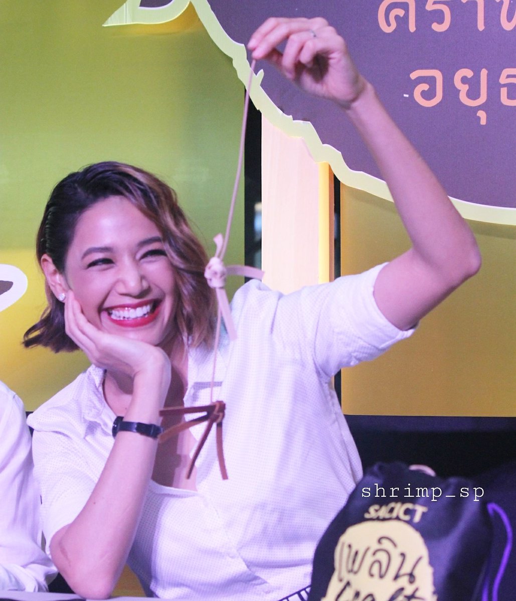 Kungking_shrimp's tweet photo. มีความเป็นเด็กน้อยอวดของเล่น👧 และมีความเป็นแม่บ้าน👩 ในวันเดียวกัน #นุ่นศิรพันธ์ #noon_siraphun #24Aug2017 https://t.co/l4D7mdCvdi