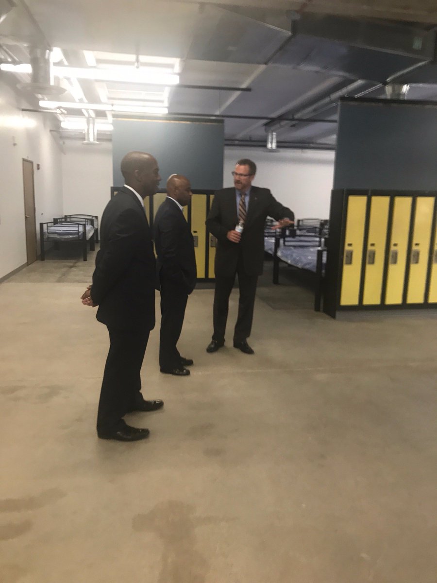MayorHancock's tweet image. Big day! With community support, we opened 60 new permanent supportive #housing apartments &amp;amp; opened a new emergency shelter for women.