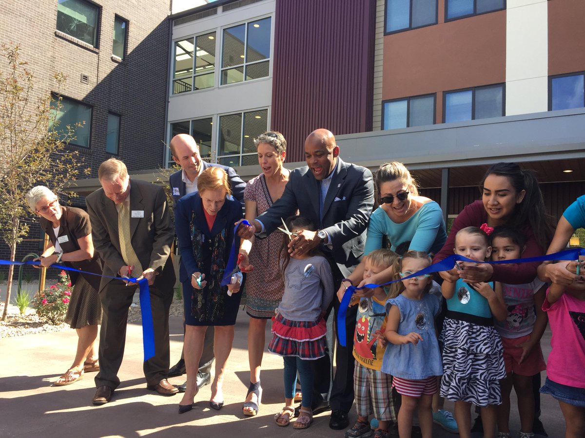 MayorHancock's tweet image. Big day! With community support, we opened 60 new permanent supportive #housing apartments &amp;amp; opened a new emergency shelter for women.