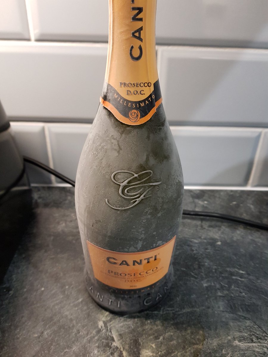 Weecbear13's tweet photo. When you forget about that bottle you put in the freezer #prosecco #oops #wellchilled #proseccoslushie? #pleasedontexplode https://t.co/ymAZdNf5LM