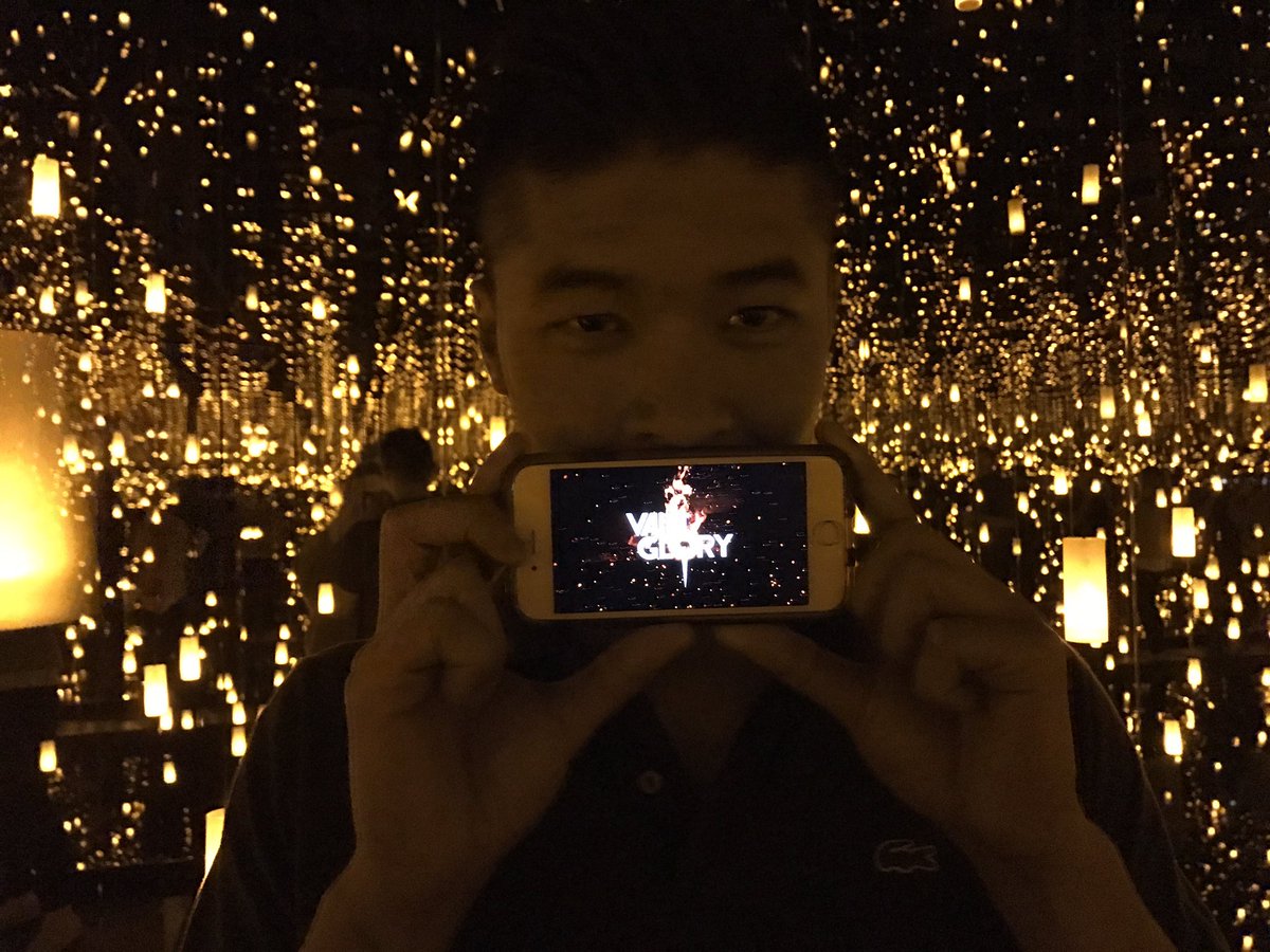 thedondezey's tweet image. Late AF but this pic is dope! At the Yayoi Kusama exhibit in Seattle! @vainglory @superevilmegaco #VaingloryPhotoDay