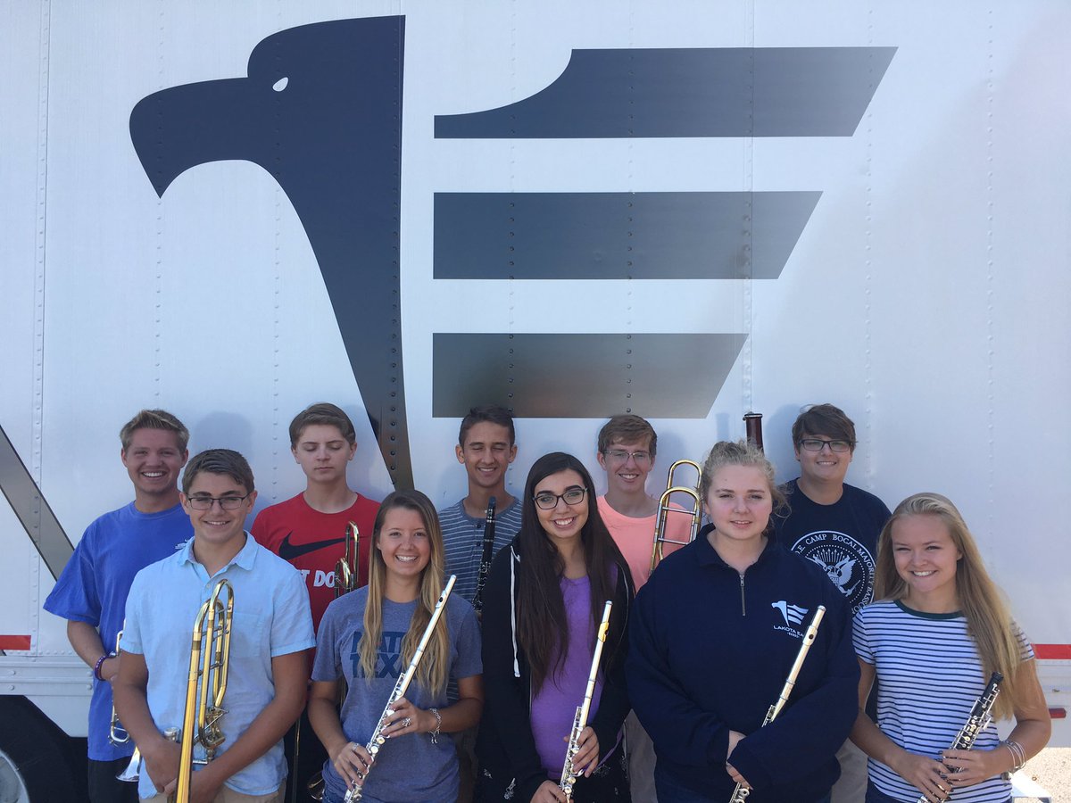 lakotaeastbands's tweet photo. 🎉More celebration for East Band Kids! These students are members of a Cincinnati Symphony Youth Orchestra! Way to represent the Eastside! 👏 https://t.co/vBuI25agr8
