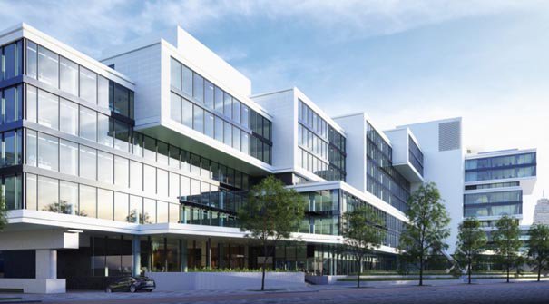 De laatste fase van productie en montage van de gevel- en plafondbekleding van Rivierstaete in Amsterdam is aangebroken.