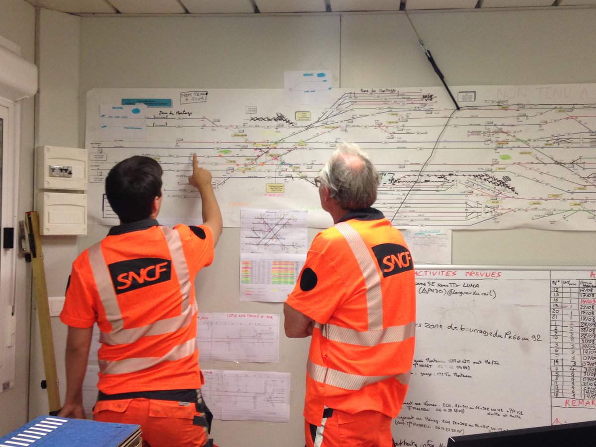 C'est parti pour le #chantier de #nuit à #Montereau #Infrapole #PSE team com ! <a href="/SNCFReseau/">SNCF Réseau</a>