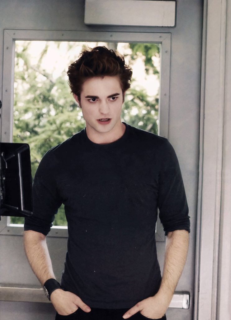 beautifulcelebz's tweet photo. RT for Edward Cullen 
LIKE for Harry Potter https://t.co/DXxbRl9olU