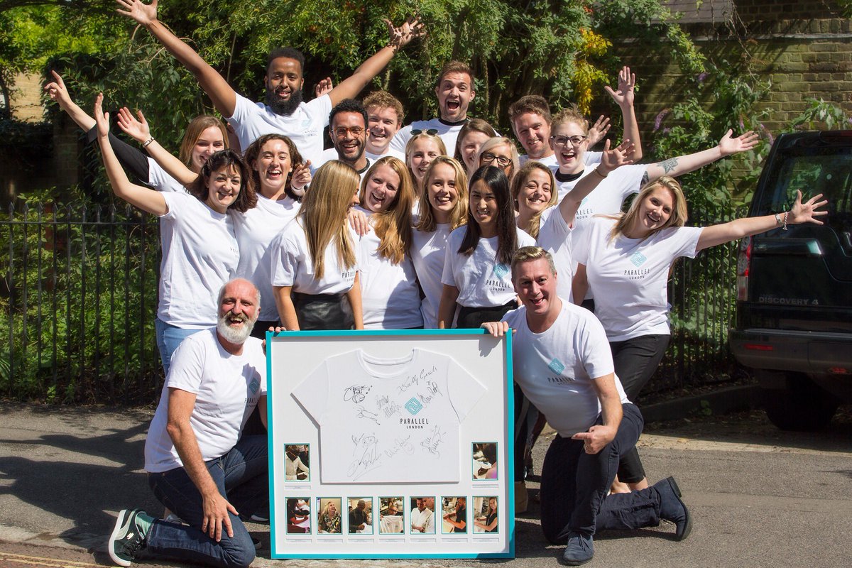 CherylKHicks's tweet photo. Champion thanks @ColinJackson for autographing the @parallellondon T-shirt, raising funds for a platform of charities #ParallelLondon2017 https://t.co/shJgx5mLiB