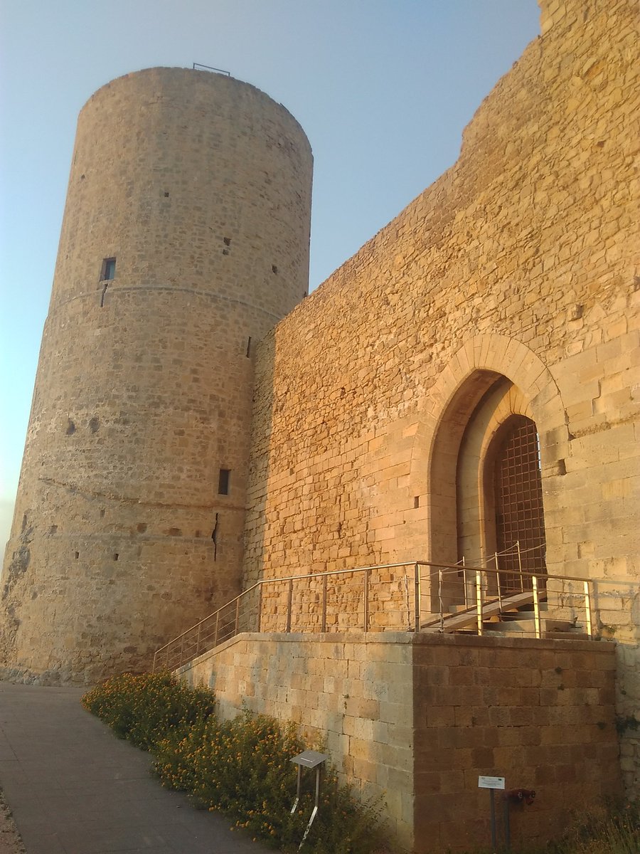 NiriaVan's tweet photo. Castello arabo-normanno, XII-XIII sec. #Salemi , #Sicily https://t.co/W8lqa2Ytzi