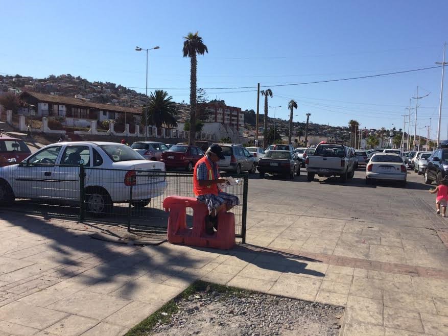 RChileIncluye's tweet photo. Gente leyendo #RevistaChileIncluye #PlazaDeCoquimbo #IVRegión https://t.co/spD3HSFxNz