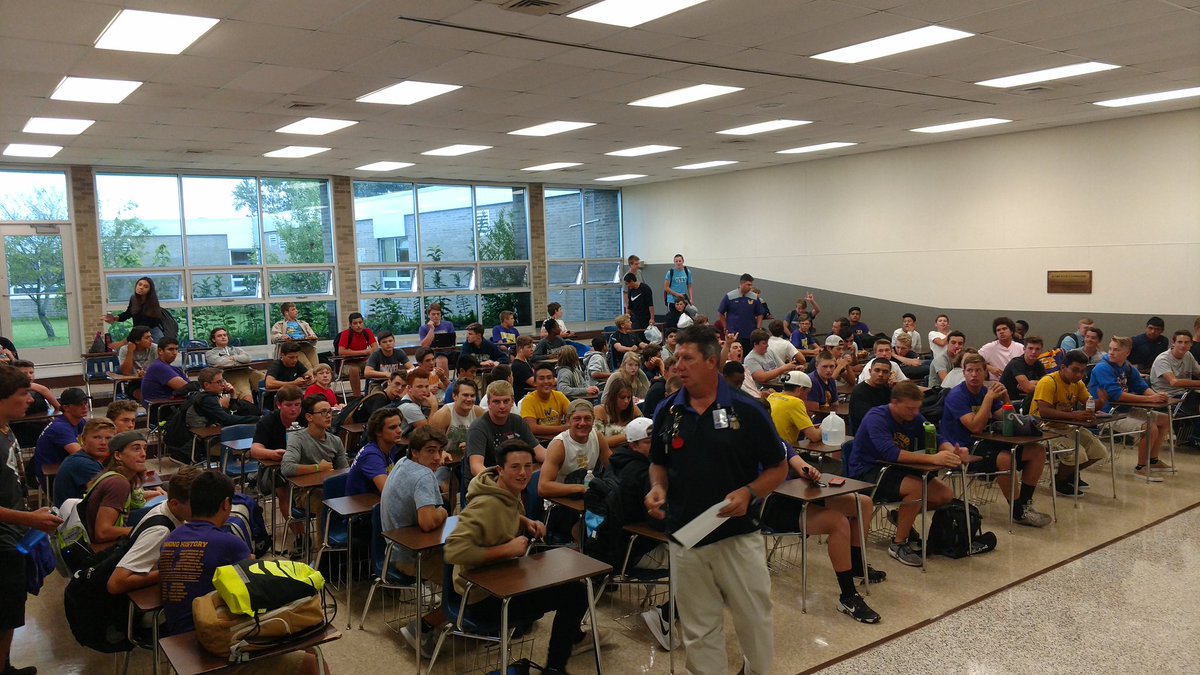 GOWHS_FOOTBALL's tweet photo. 2017 Academic Teams!  Go Dogs! https://t.co/jOVROJHNU3