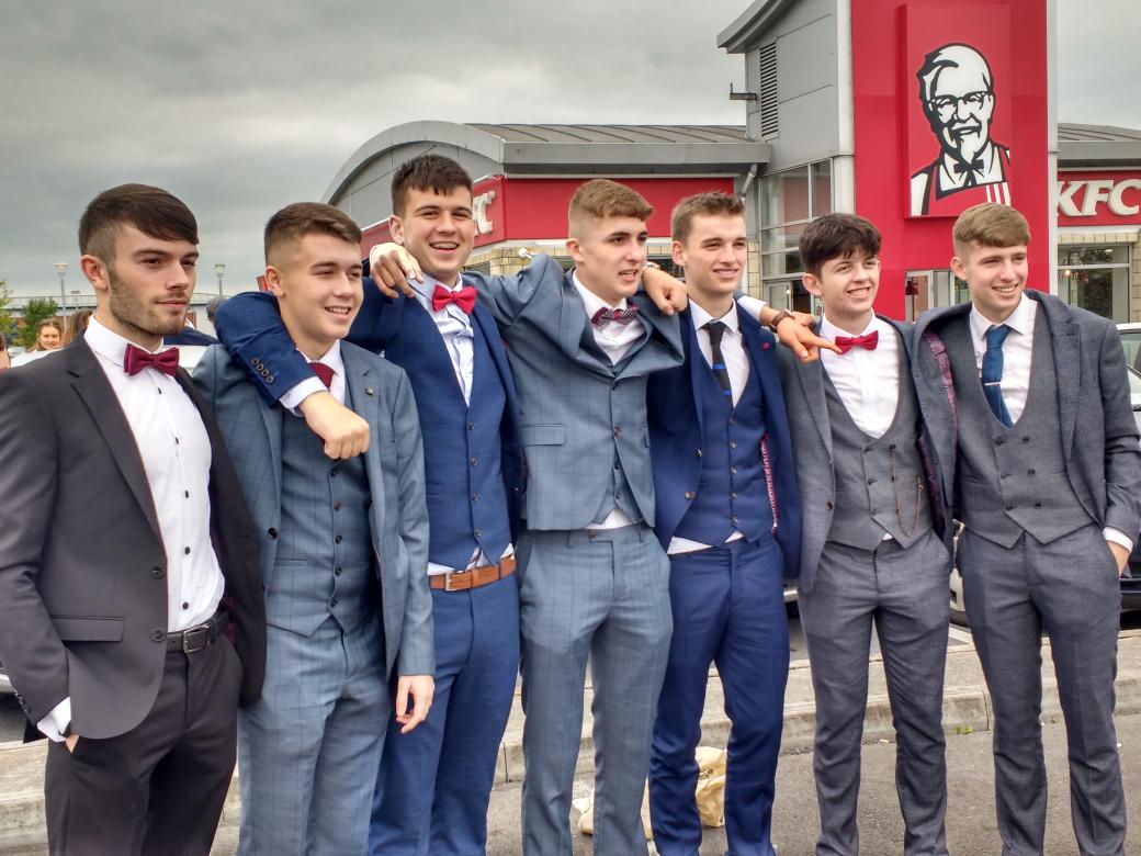 darcon78's tweet photo. Kierans men, suited and booted off to their Deb's celebrations tonight @KieransCollege #debs2017 https://t.co/A5VE7MSiuf
