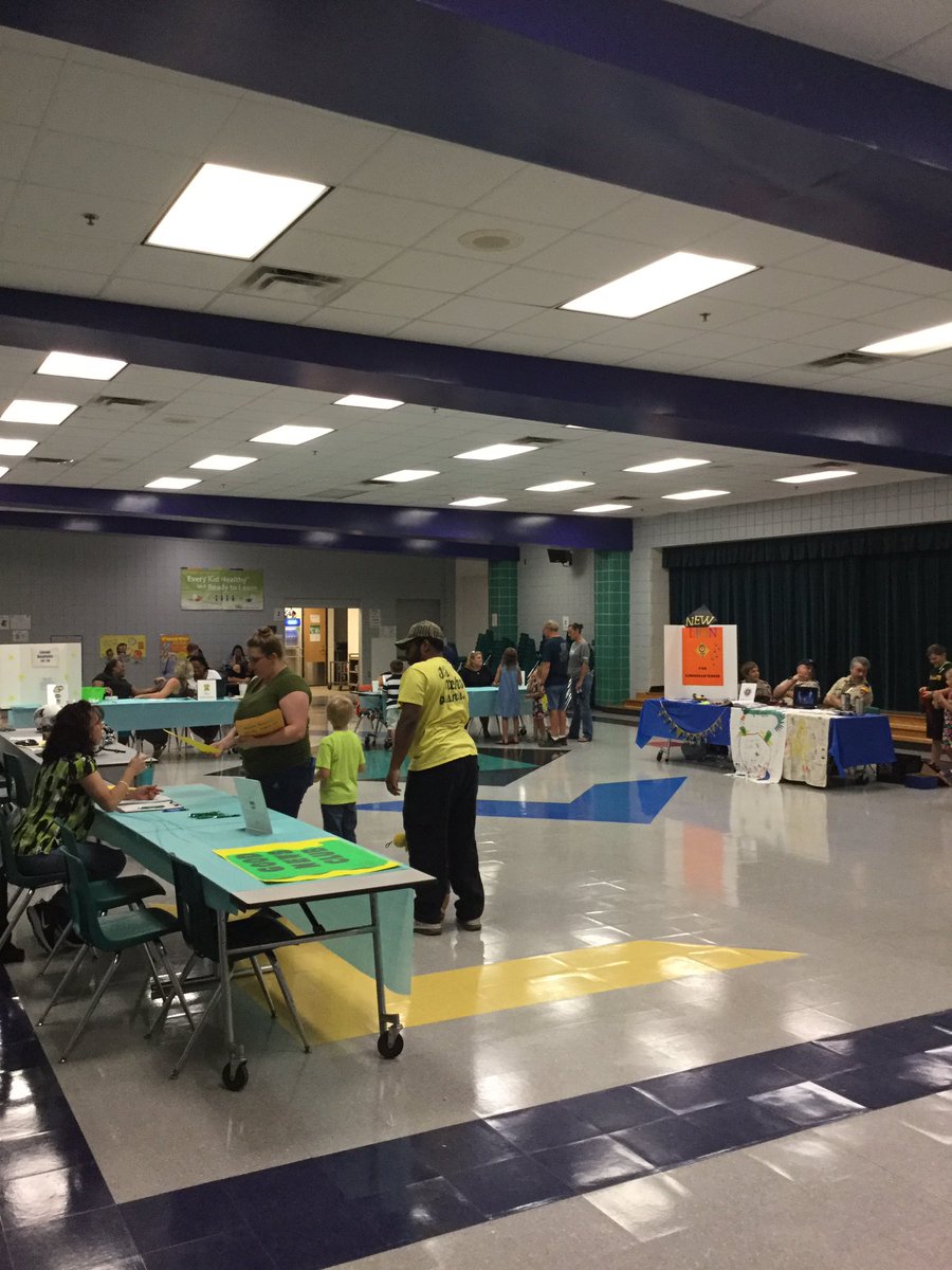 Lincoln_RCS's tweet photo. Open House is going great https://t.co/HcP1f3UOaa