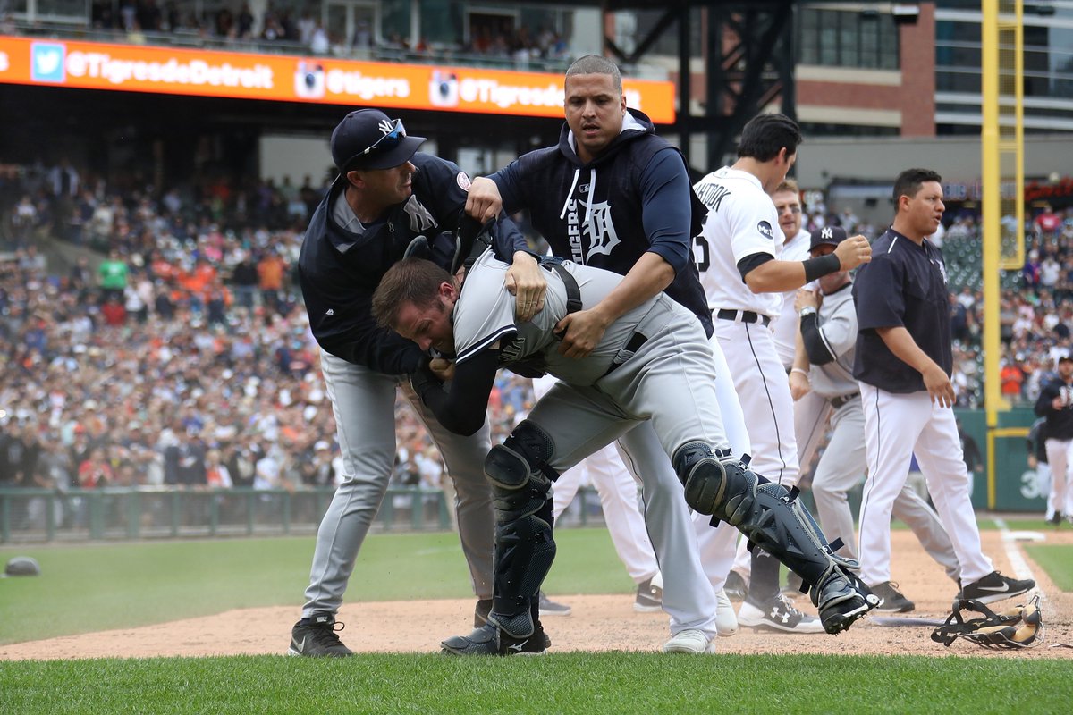 MLBONFOX's tweet image. Whoa. Benches clear, punches thrown in Yankees/Tigers game after Miguel Cabrera and Austin Romine get into it.