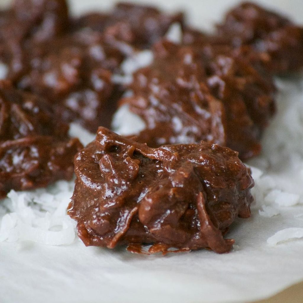 365DaysofBaking's tweet photo. If you like Mounds candy bars, these Chocolate Coconut Cookies are one step better! And they're chewy, too! 👍😋🍫 … https://t.co/YPQ4ayANGk https://t.co/21RxI6z0D4