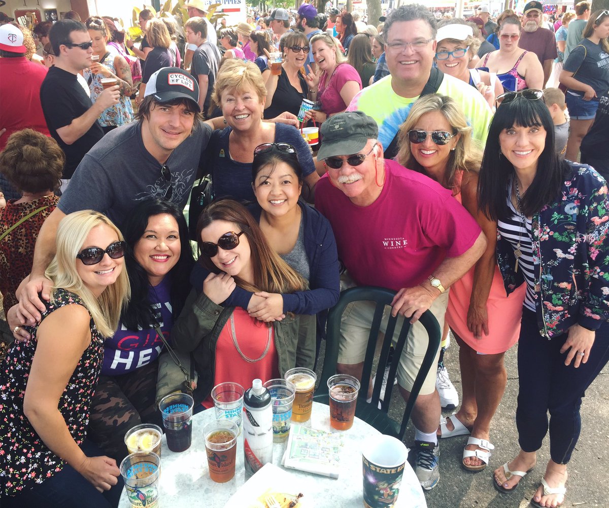 lexandthecities's tweet photo. The best! The photobombers LOL! ❤️ @GR_Dental #hottestintown https://t.co/18IfeOfs2C