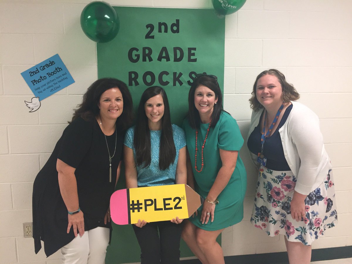 Reaves3WSES's tweet photo. Can't wait to meet our new students tonight at PLE Orientation. Be sure to stop by the photo booth on the 200 hall! #PLE2nd #PLEGreenHornets https://t.co/WIbvkbkv6Q