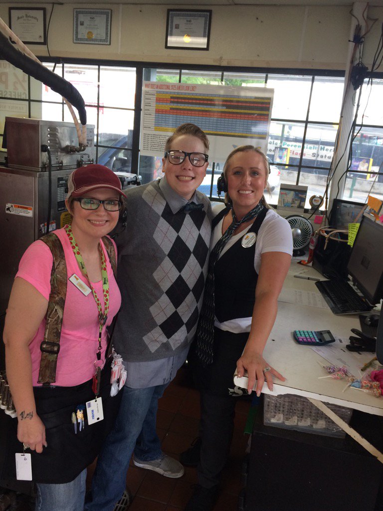 SRImitchell's tweet image. Rosemary and the corn dawgs doing their nerdy thing!!
#sritulsa