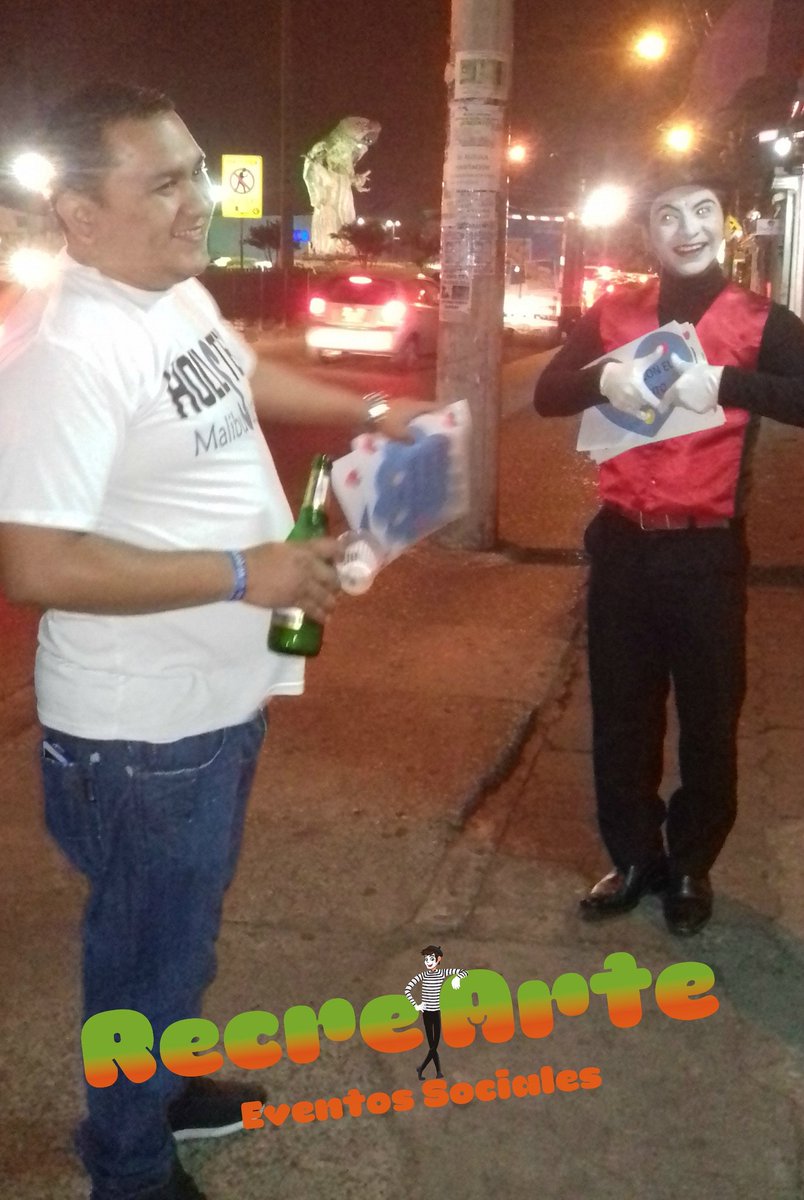 recreArteEvent's tweet photo. Que la entrega de ese 🎁 sea especial! 👏 Mimo acompañado de Globos con helio 😉👍 #RecreArteEventosSociales 🎉 #Mimo 🎭  #GlobosConHelio 🎈🎊 https://t.co/q562DkpI11