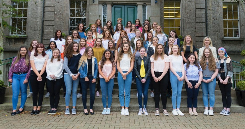 stcatherines247's tweet photo. Success for everyone - from our 
18 pupils who achieved 9+ A*/A GCSE to those who studied a different pathway. https://t.co/ChnbZxVyH5