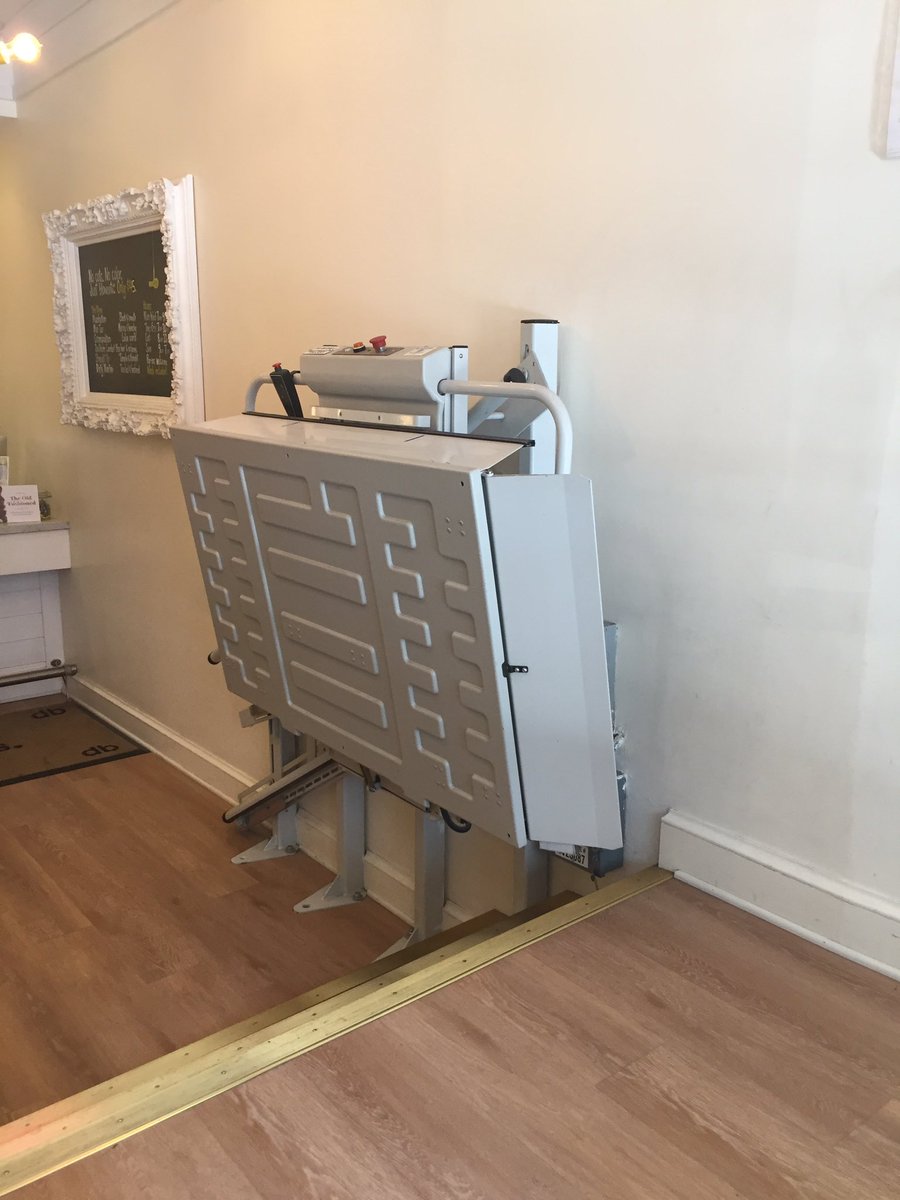 Kimillalala's tweet photo. Way to go @theDrybar in the #UWS for being accessible! #OccupationalTherapy #accessibility https://t.co/itocGPLv5J