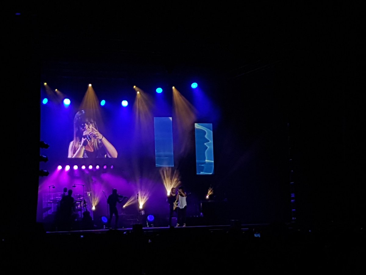 Culturalmeria's tweet photo. Historias personales y descarnadas como 'Arráncame' hacen vibrar al numeroso público de @vanesamartin_ en #almeriaenferia https://t.co/K3Xw0d6zJs