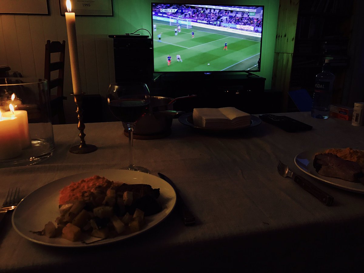 EmmaKristine's tweet photo. Det er ikke ofte jeg ser fotballkamp, men akkurat i dag var det spennende. Som i spøkelsesspennende. @RBKfotball - for et LAG. #trønderfæst https://t.co/279tSJwSLq