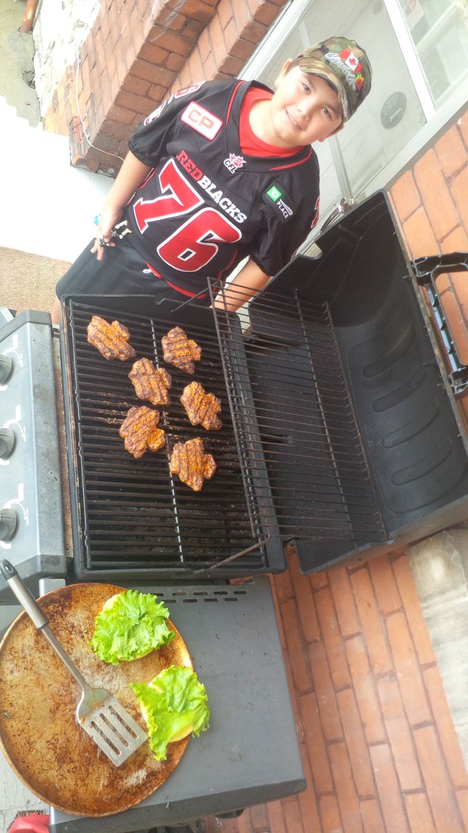 I_Love_Ottawa's tweet photo. @HardingTFP Some bacon-n-cheese maple leaf burgers fit for a future @REDBLACKS Champ &amp; a truly Canadian #RNationBBQ 🔥 #RedblacksNation 🏈 #GoREDBLACKS!! https://t.co/wjx8GEezRq