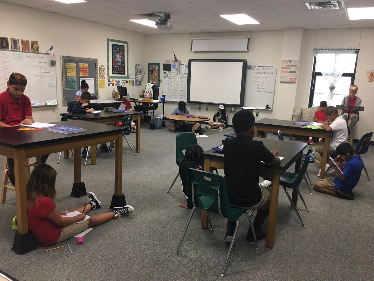 bchristian82's tweet photo. First day of writers workshop- pick a comfy spot and brainstorm what you are an expert on. #ninjarolls #havefun #claybonstrong https://t.co/0FRHZFfjQd