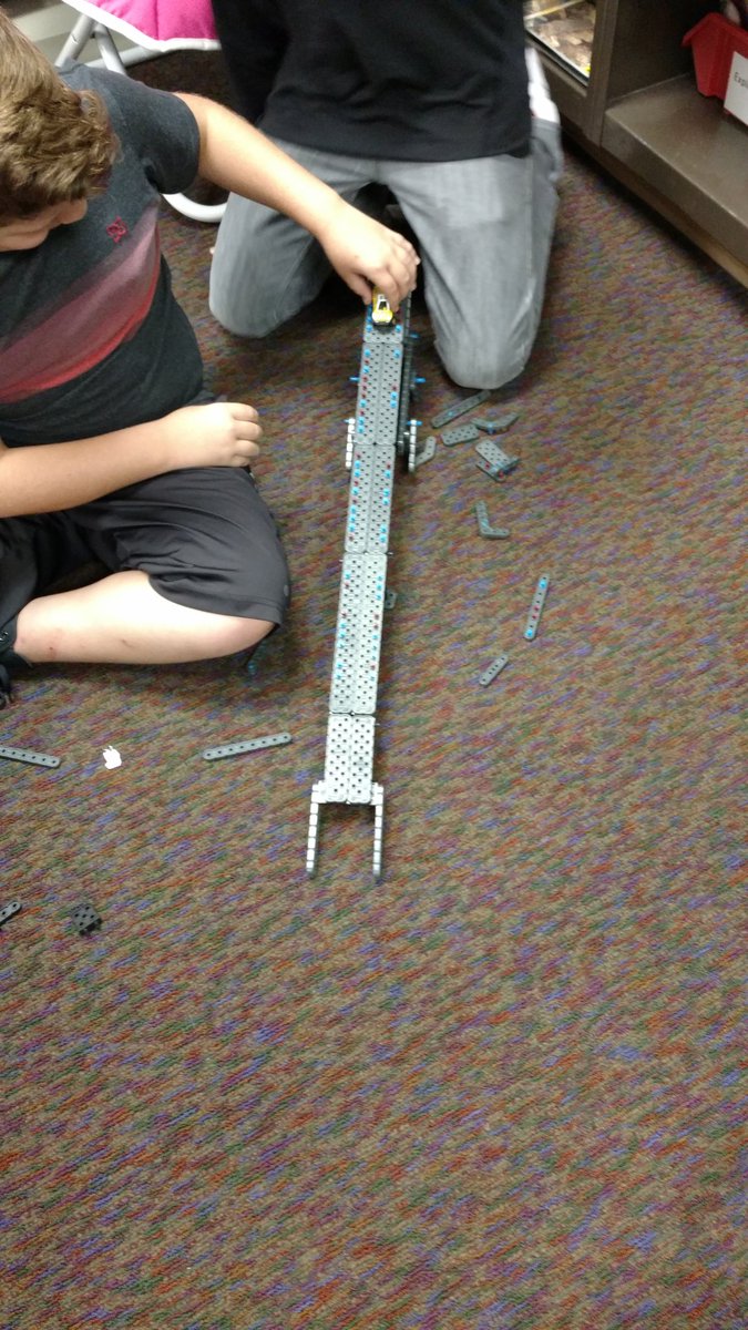Gilliam2009's tweet photo. Some great minds at work #hotwheelschallenge #energy #design #sferobotics @SFE_3820 @CochranM90 @mrDuffey_3 https://t.co/af80idTUOs